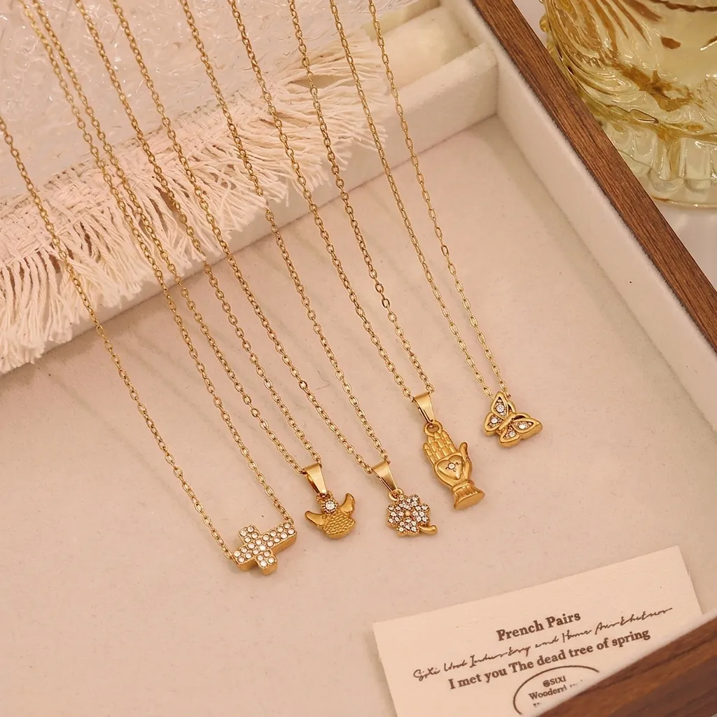 Halskette Aus Edelstahl Mit Anhänger 18K Vergoldet Zirkon Schmetterling Kreuz Engel Kleeblatt Hand Schmuck Für Damen