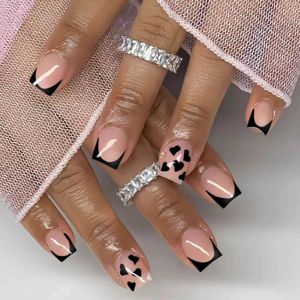 French Press On Nails Black Heart Pattern ABS Medium Long Square Shape Glossy Fake Nails With Jelly Glue For Women