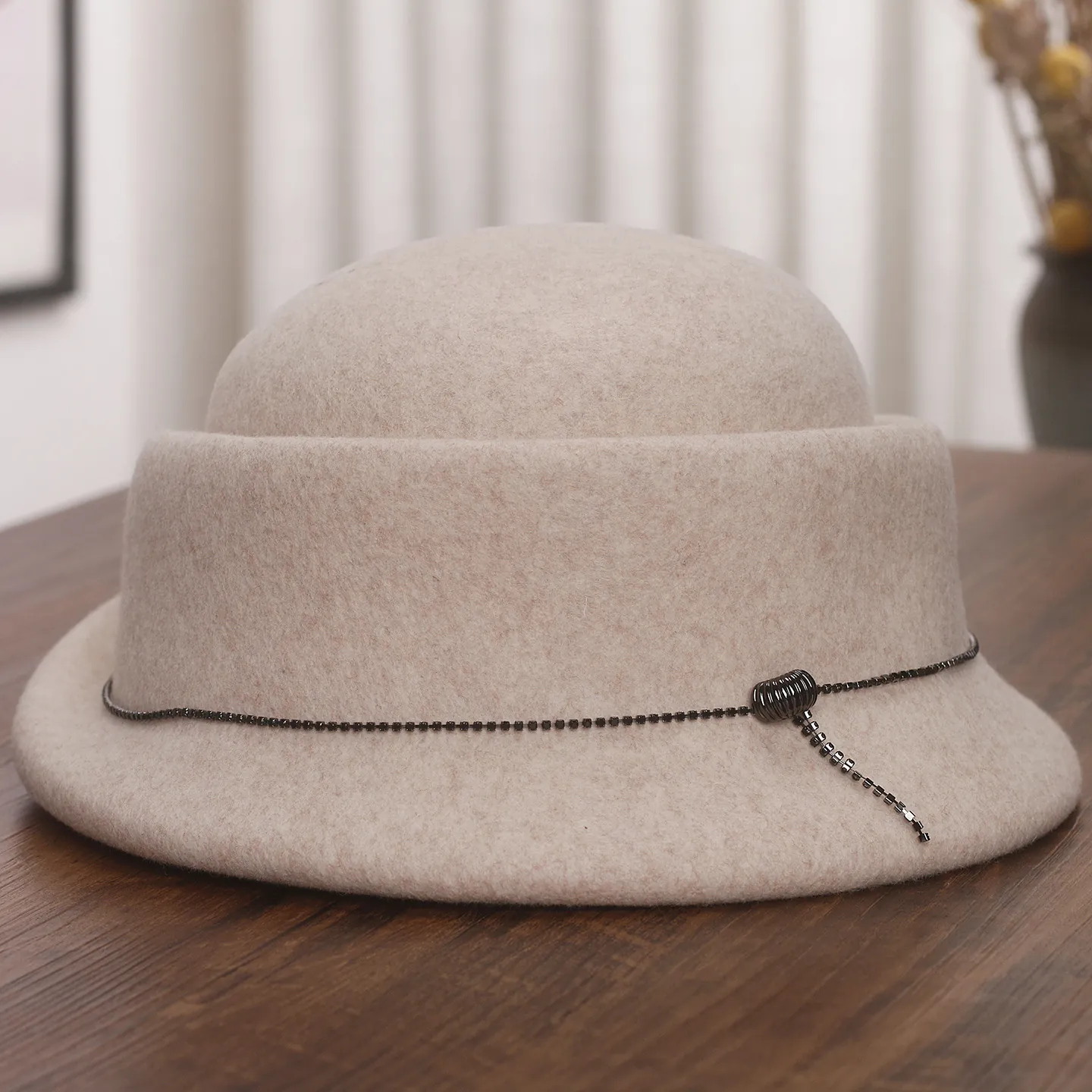 French Retro Wool Blend Cloche Hat For Women Autumn Winter Elegant Curled Rim Fedora Hat With Rhinestone Chain Decoration Bucket Hat