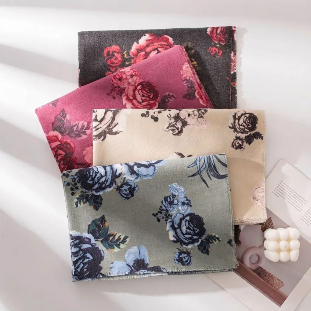Écharpe Florale en Imitation Cachemire pour Femmes Châle Élégant avec Roses et Glands Doux Chaud Polyester Viscose pour le Quotidien