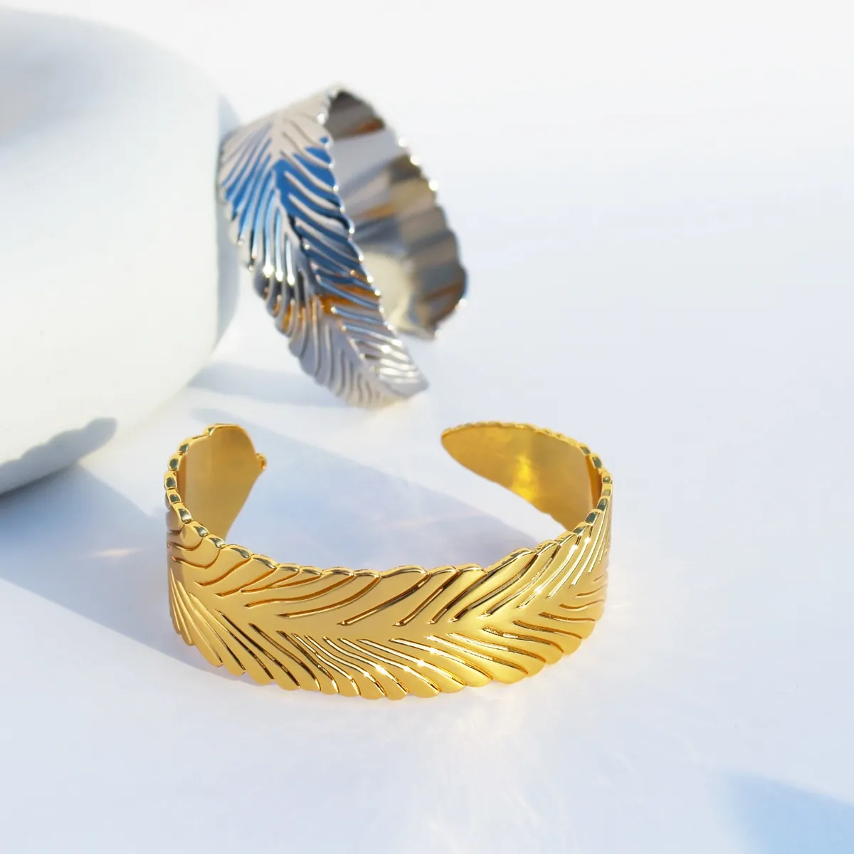 Bracciale Rigido Aperto Piuma Foglia Ottone Placcato Regolabile Gioielli Per Donne Stile Punk Gotico Accessorio Di Moda