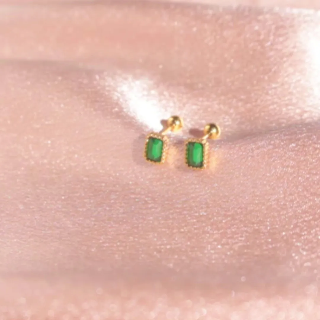 Vintage Grüne Zirkon Rechteckige Ohrstecker Titanstahl Vergoldet Schraubverschluss Schlaffreundlich Für Damen
