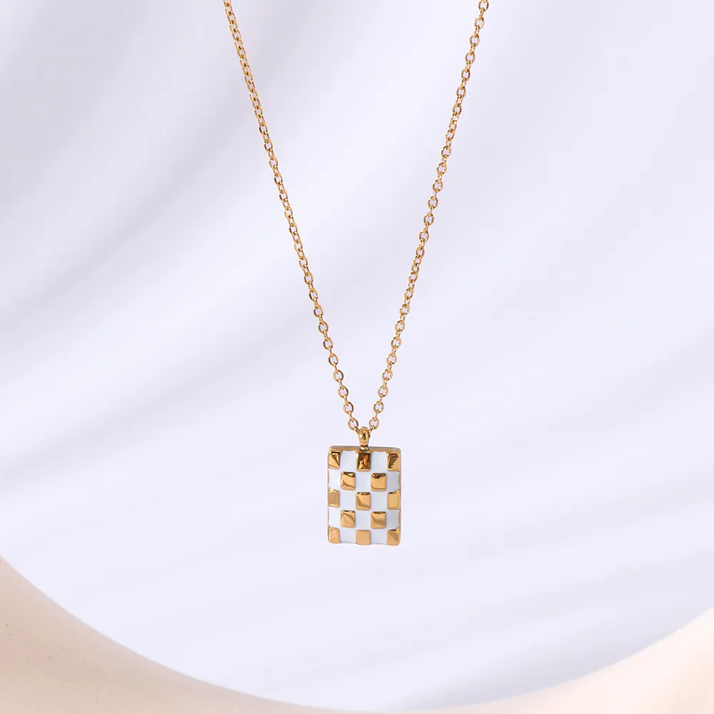 Collana Con Pendente A Scacchi Quadrata In Acciaio Al Titanio Placcato Oro 18K Gioielli Per Donne