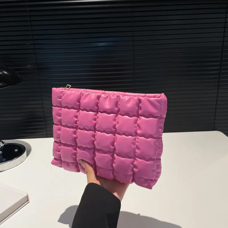 Pochette Matelassée Nuage pour Femmes Mode Cuir PU Grande Capacité Sac Enveloppe Plissé Sac de Maquillage Décontracté