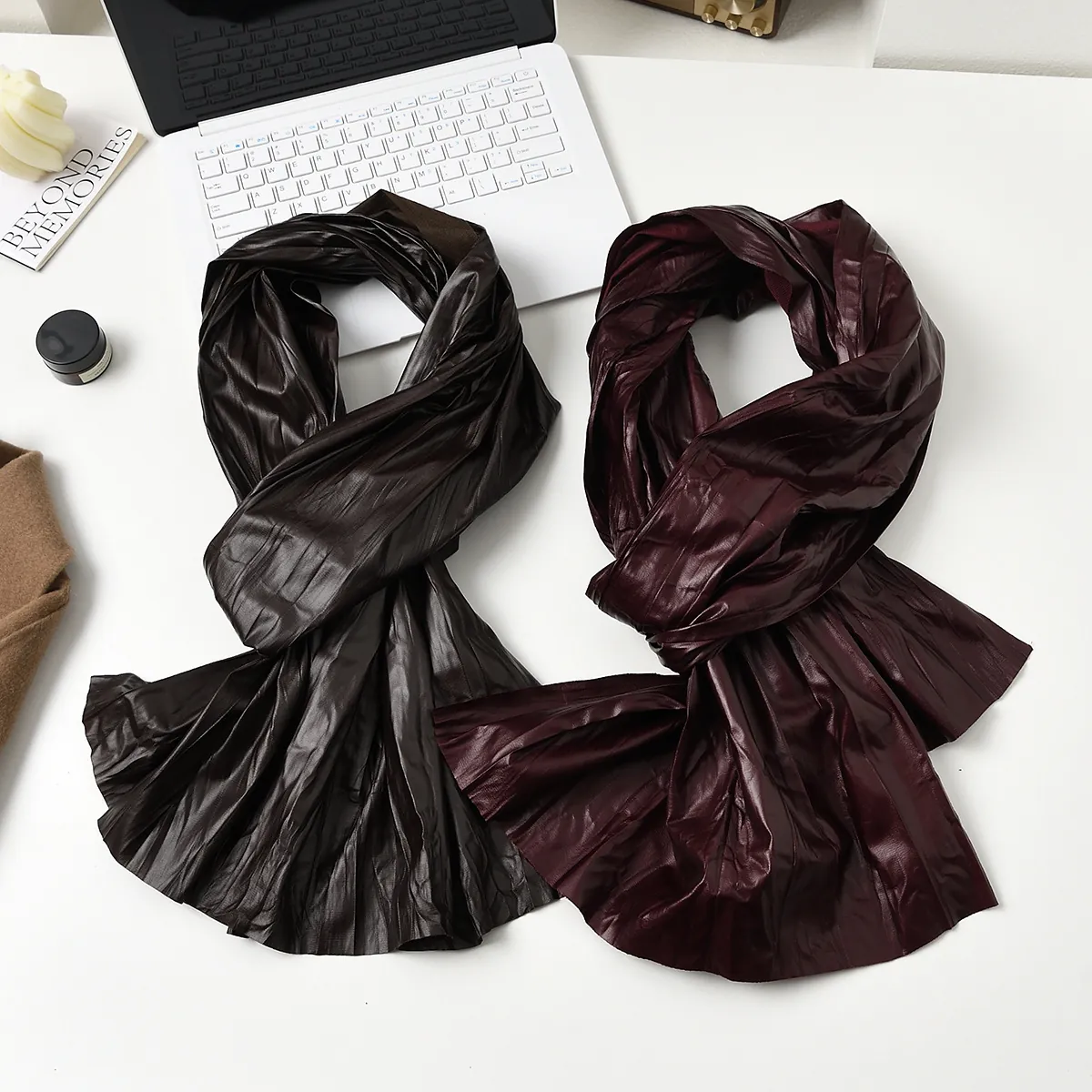 Sciarpa Pieghettata Da Donna Consistenza In Ecopelle Lucida Scaldacollo Caldo Inverno Accessorio Moda Tendenza Versatile