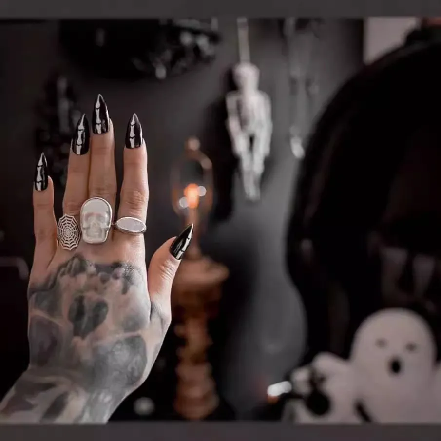 Unghie Finte Press On Gotico Osso Di Scheletro Nero Bianco Forma Mandorla Per Festa Di Halloween Stile Scuro Plastica