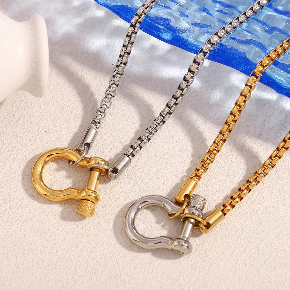 Two Tone Stainless Steel Shackle Pendant Necklace With Box Chain 18K Gold Plated U Shape Horseshoe Clasp For Women