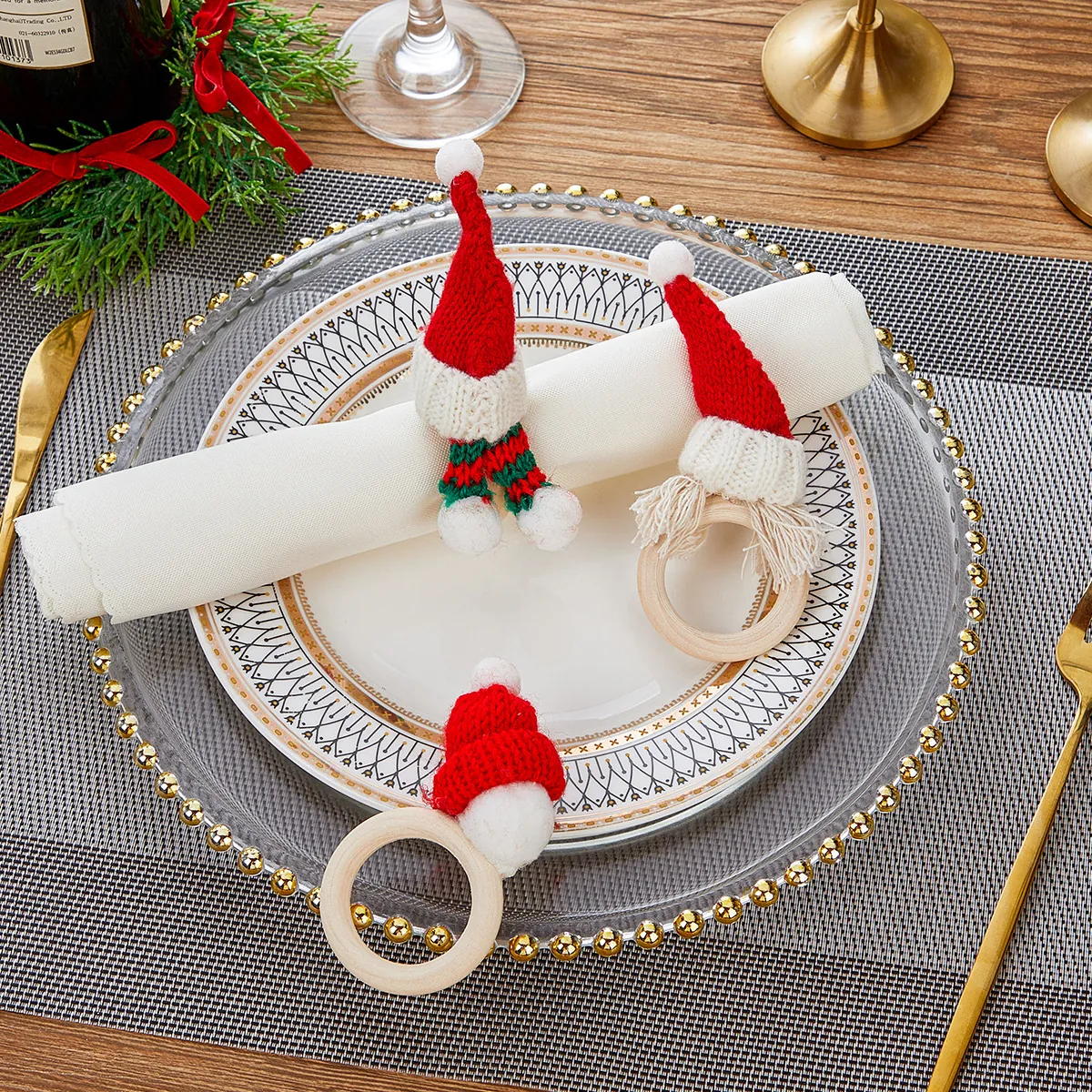 Portatovaglioli Natalizi Legno Maglia Mini Cappello Babbo Natale Sciarpa Aghi Di Pino Per Decorazione Tavola Cena Di Festa