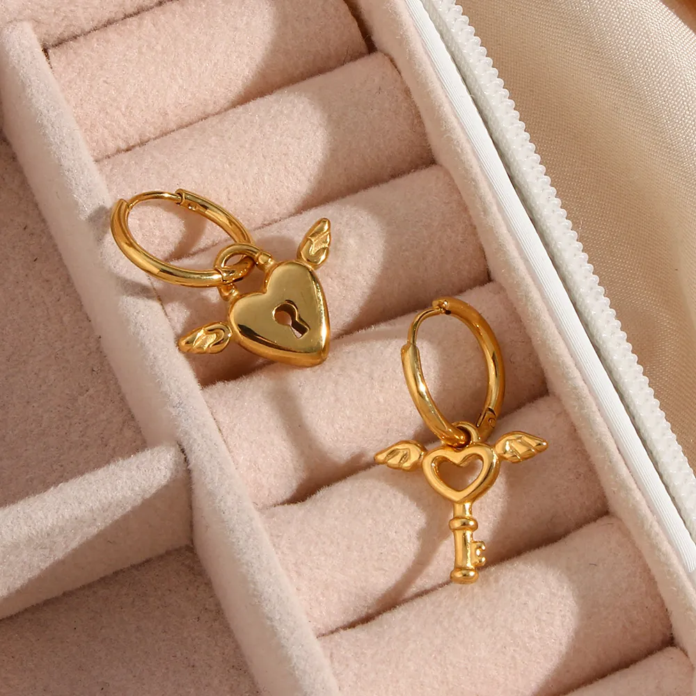 Asymmetrische Hängeohrringe 18K Vergoldeter Edelstahl Herzschloss Schlüssel Mit Flügeln Romantischer Schmuck Für Damen