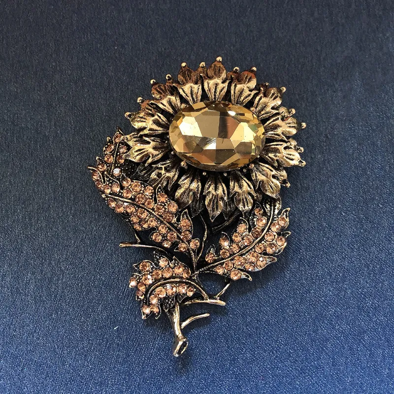 Vintage Sunflower Brooch Pin Large Crystal Rhinestone Alloy Floral Corsage For Women Clothes Hat Elegant Retro Jewelry