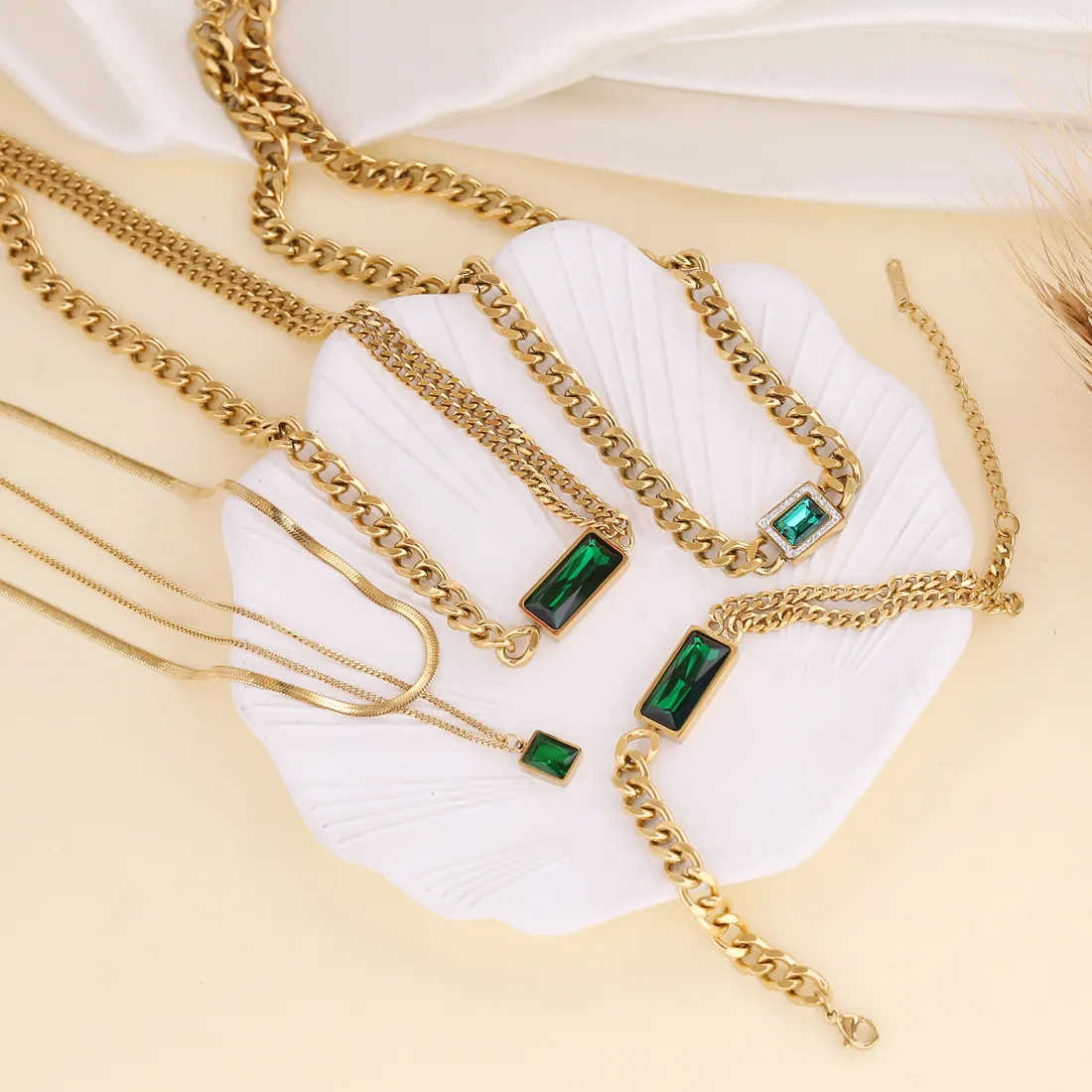 Collier Et Bracelet En Acier Inoxydable Vintage Pendentif En Verre Vert Émeraude Chaîne Asymétrique Dorée Bijoux Femme