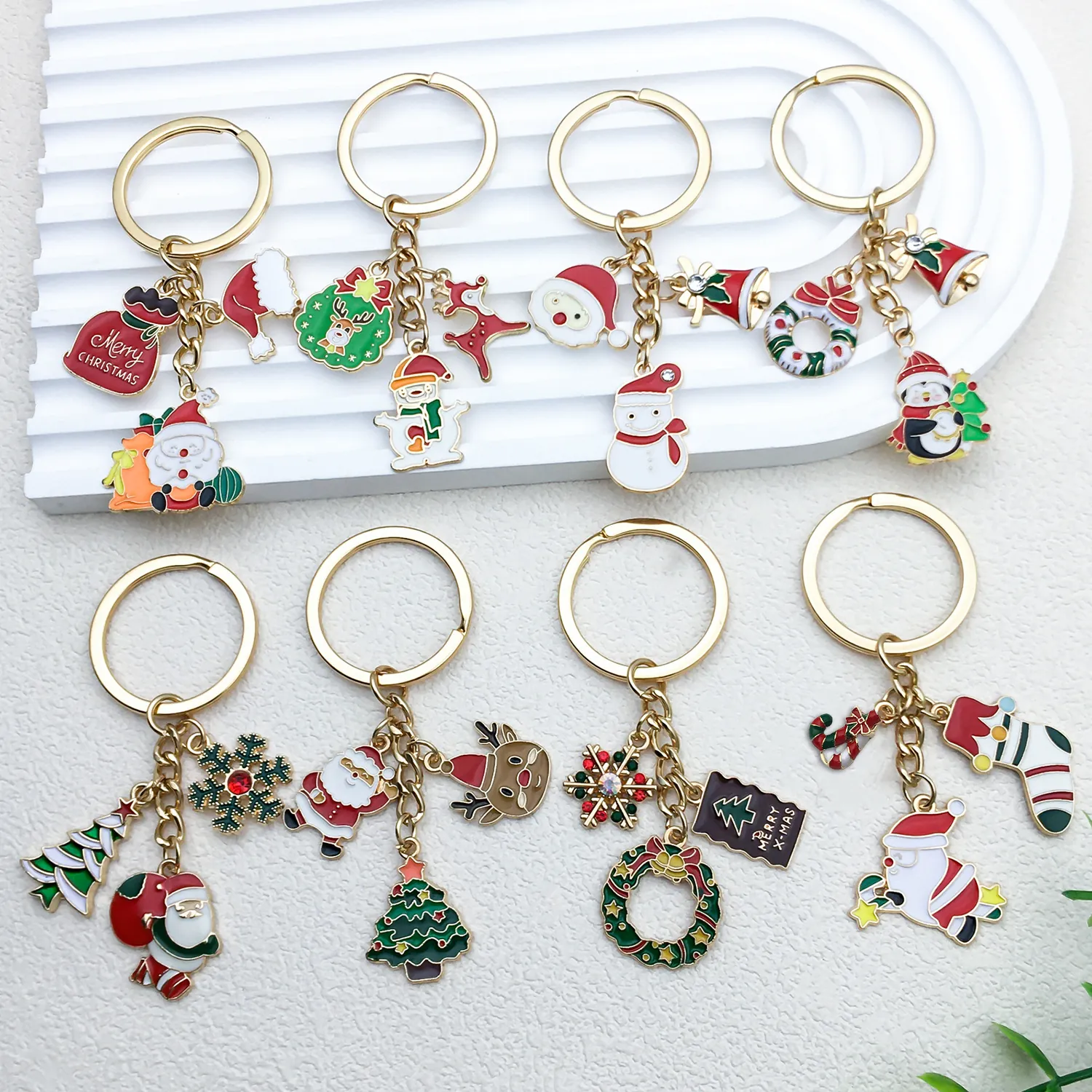 Cartoon Zinc Alloy Christmas Keychain Enameled Rhinestone Santa Claus Reindeer Tree Bell Pendant Holiday Gift Key Ring For Women