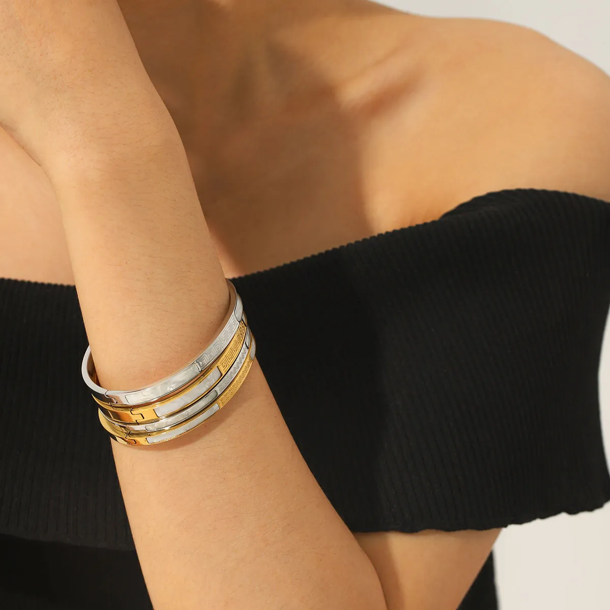 Bracciale Rigido In Acciaio Inossidabile Da Donna Intarsio Conchiglia Bianca Motivo Greco Placcato Oro Gioielli Geometrici