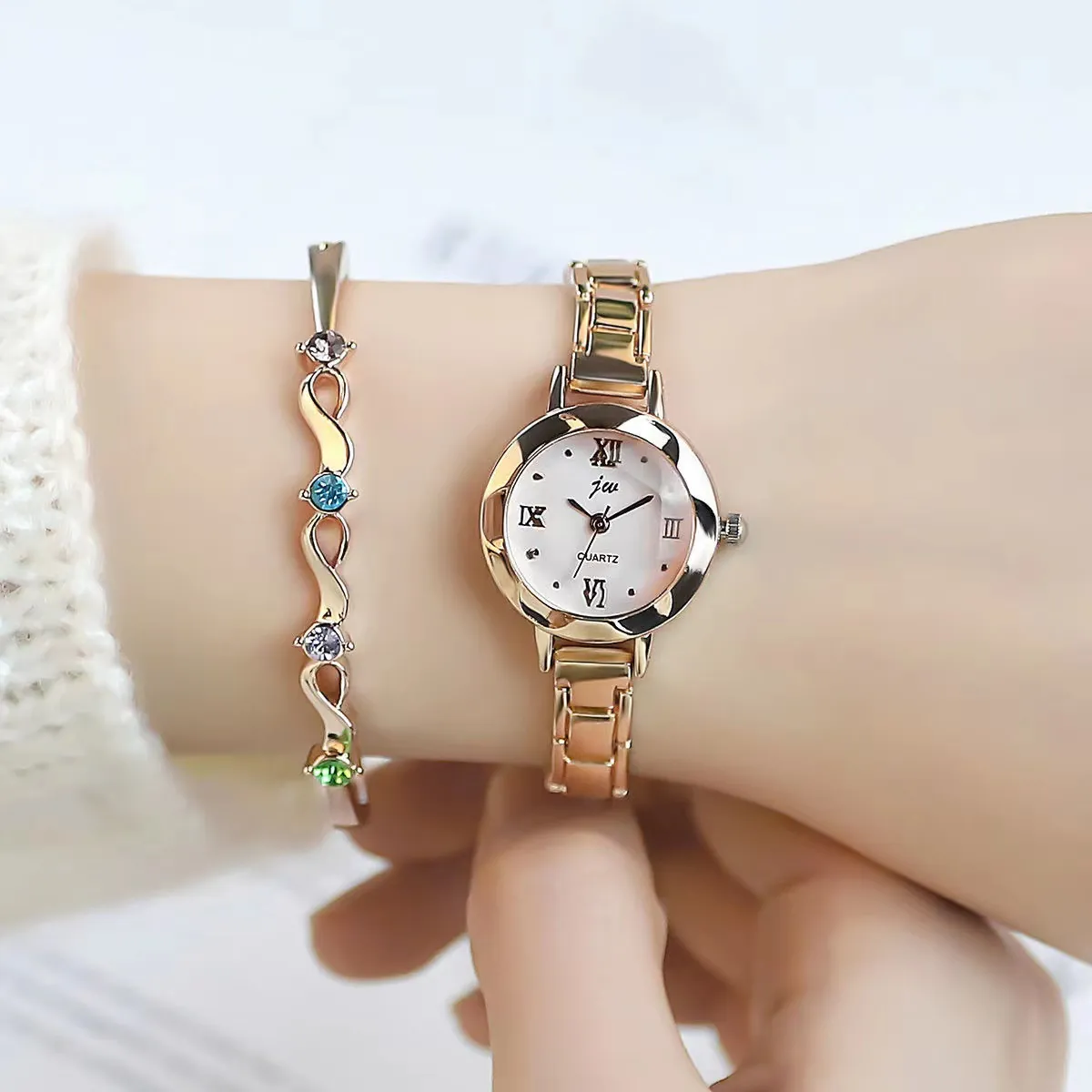 Women Quartz Watch Small Round Dial Roman Numerals Alloy Link Bracelet Elegant Fashion Wristwatch For Ladies