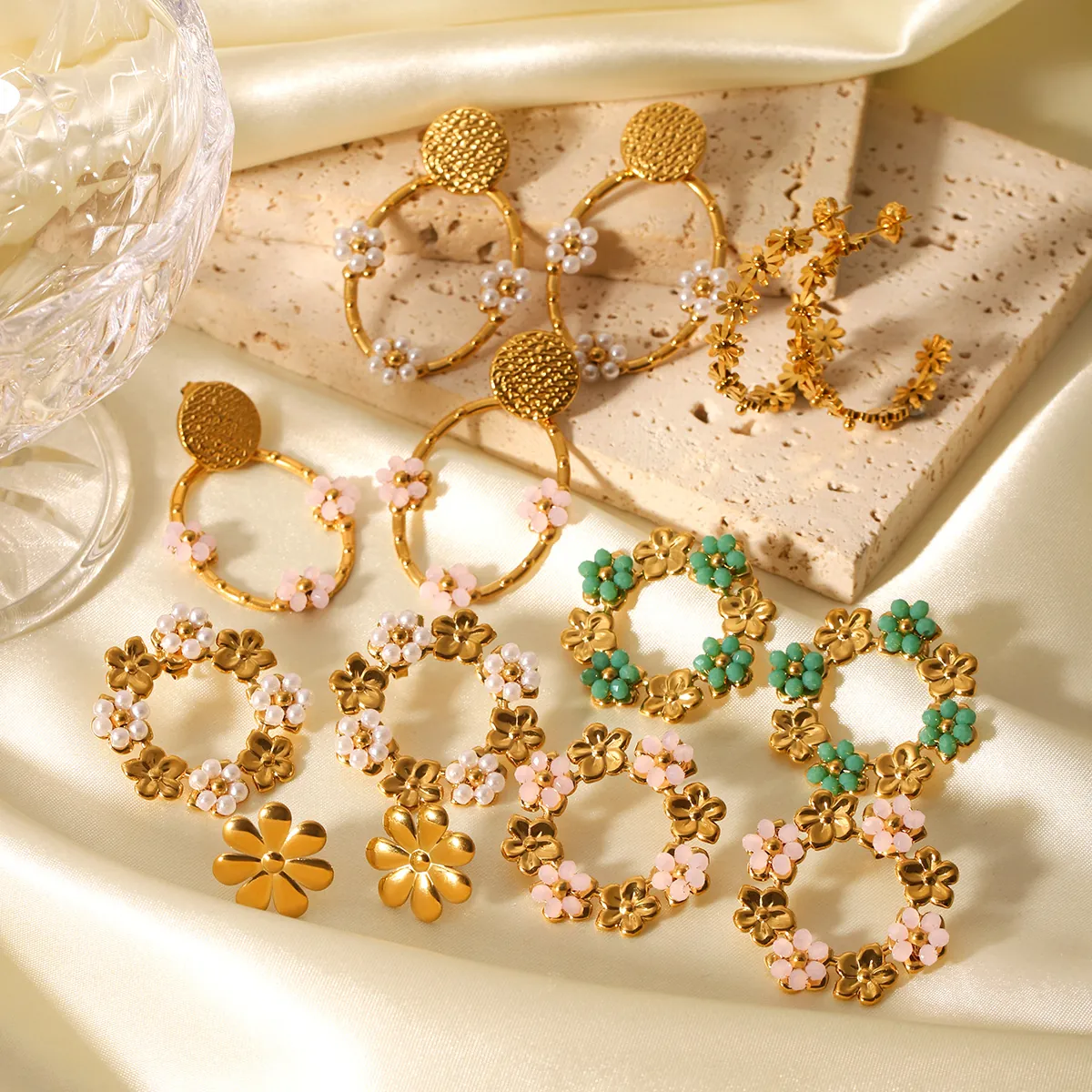 Boucles Oreilles Créoles Fleur Or 18K Inoxydable Guirlande Florale Künstliche Perle Accent Femmes Bijoux Mode Rétro