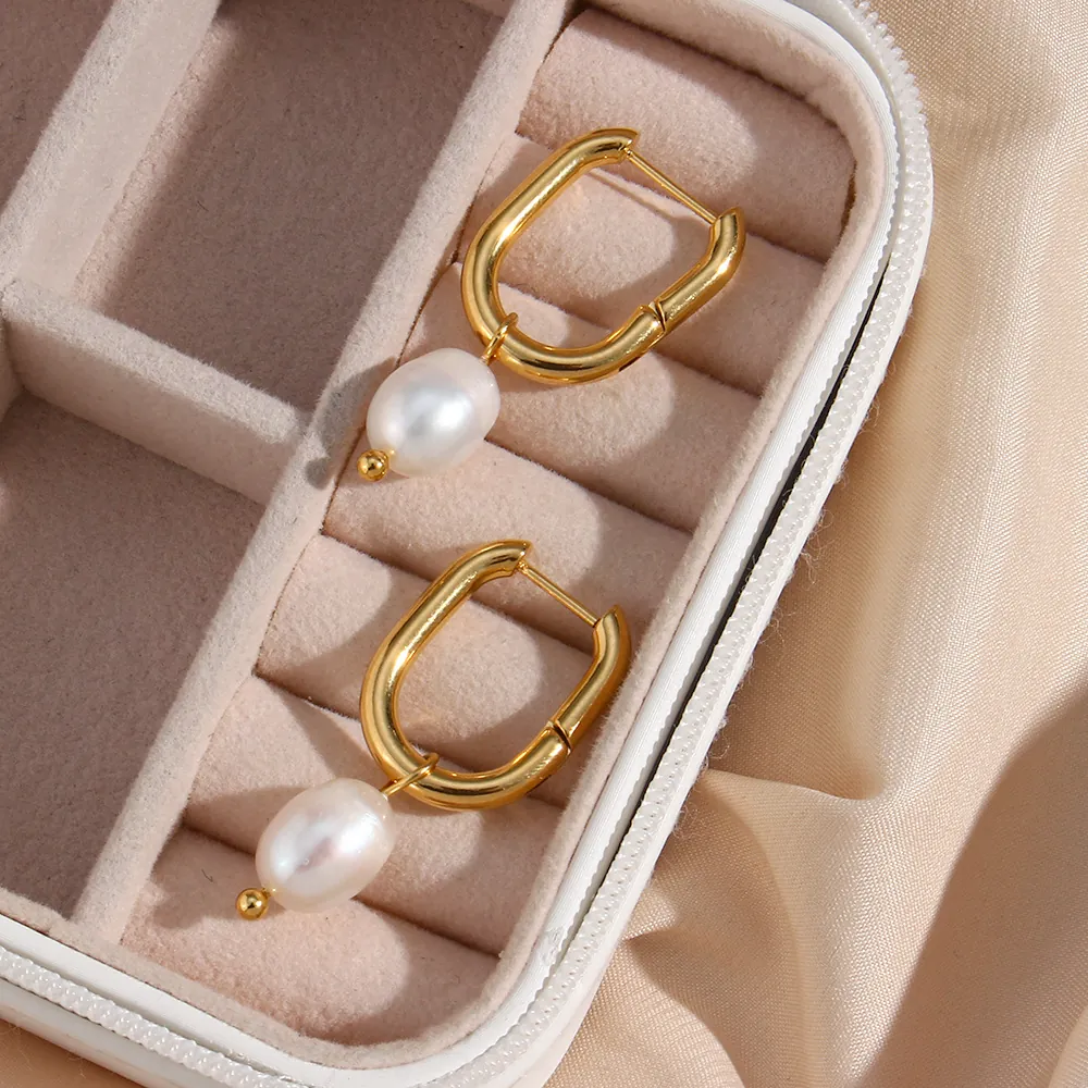 Elegante 18K Vergoldete Edelstahl U Förmige Creolen Mit Weißen Künstliche Barockperlen Anhängern Für Damen Und Mädchen