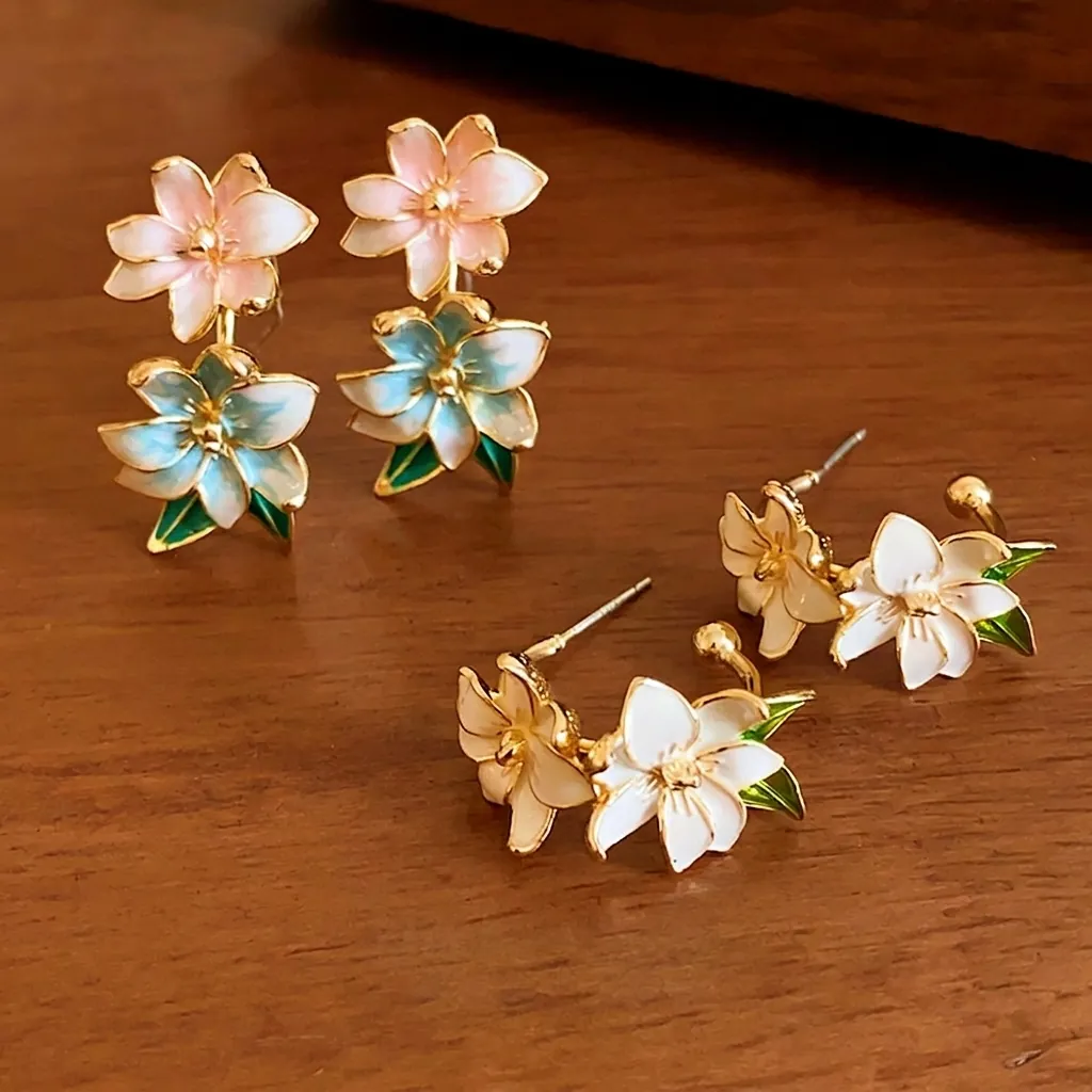 Flower Leaf Stud Earrings Alloy Gold Plated Enamel Drip Oil White Green With Silver Earring Post Elegant Retro Style Women