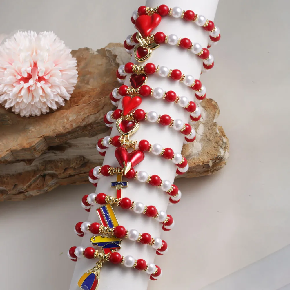 Rote Weiße Künstliche Perle Künstliche Perlenarmband Vergoldetes Kupfer Herz Emaille Flagge Karte Anhänger Schmuck Für Frauen Elegant