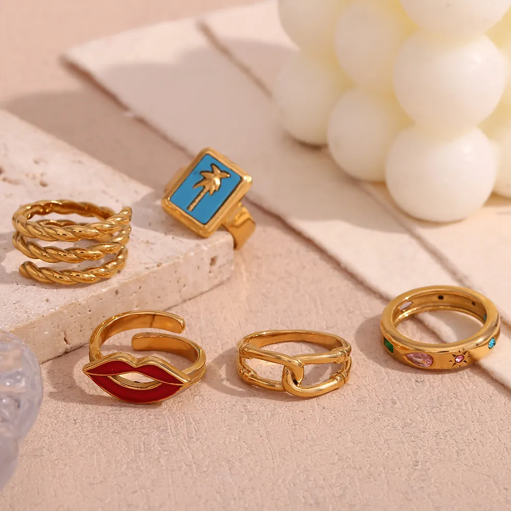 Vintage Stainless Steel 18K Gold Plated Open Ring For Women Red Lips Rhinestone Winding Geometric Fashion Finger Jewelry