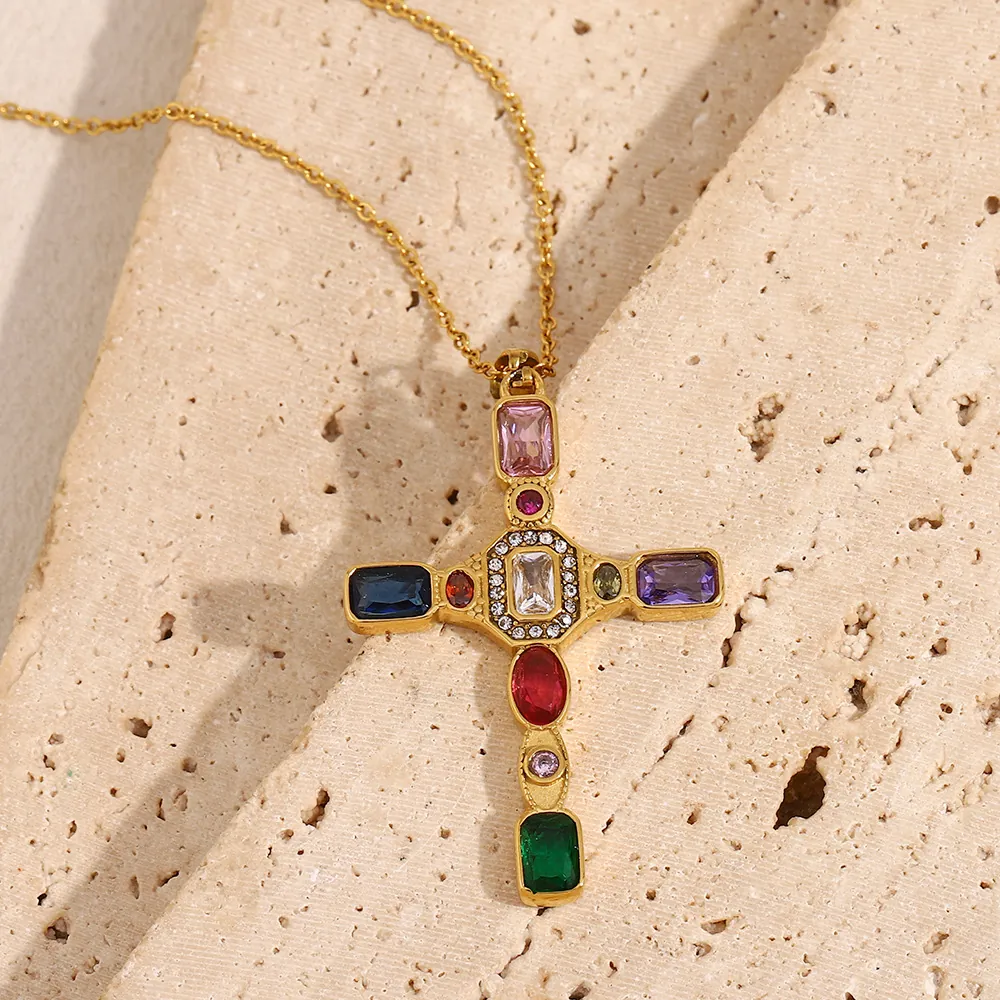 Collier Pendentif Croix En Acier Inoxydable Plaqué Or 18K Vintage Avec Zircon Coloré Strass Style Français Élégant Femme