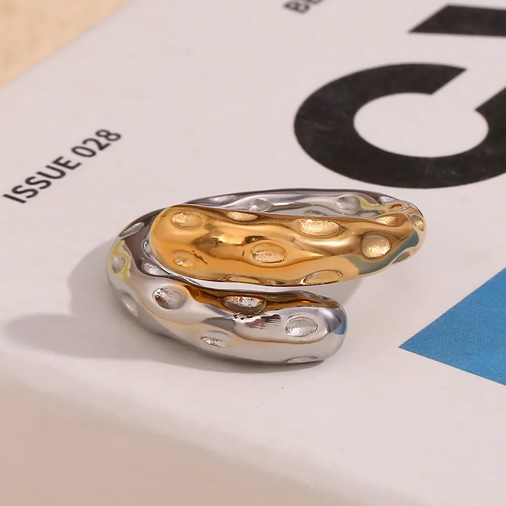 Anello Aperto Serpente Bicolore Vintage In Acciaio Inossidabile Placcato Oro 18K Texture Martellata Irregolare Regolabile Da Donna