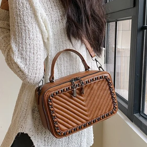 Borsa A Tracolla Da Donna Pelle PU Trapuntata A V Decorazione Con Catena Design Boxy Doppia Cerniera Borsa A Mano Quotidiana