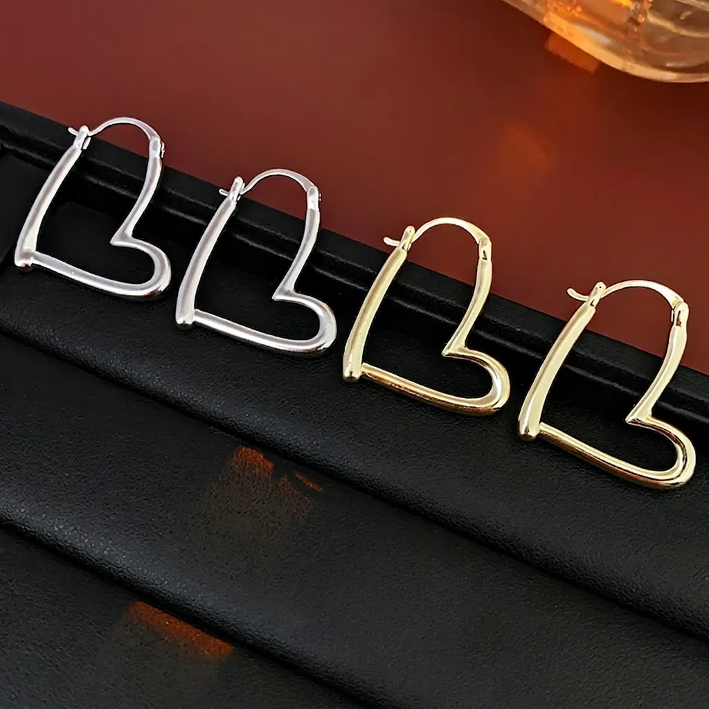 Boucles D'oreilles Créoles En Cœur Minimaliste Creux Géométrique Cuivre Bijoux Avec Tige En Acier Inoxydable