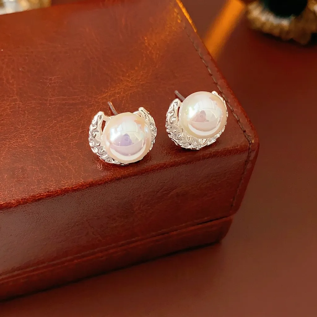 Irisierende Kunstperlen Ohrstecker Mit Silberohrstecker Gehämmert Halbmond Legierung Französisch Vintage Elegant Damen