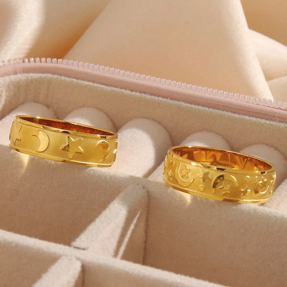 Vintage Stainless Steel Star Moon Relief Ring Gold Plated Matte Glossy Surface Band Ring For Women Fashion Jewelry