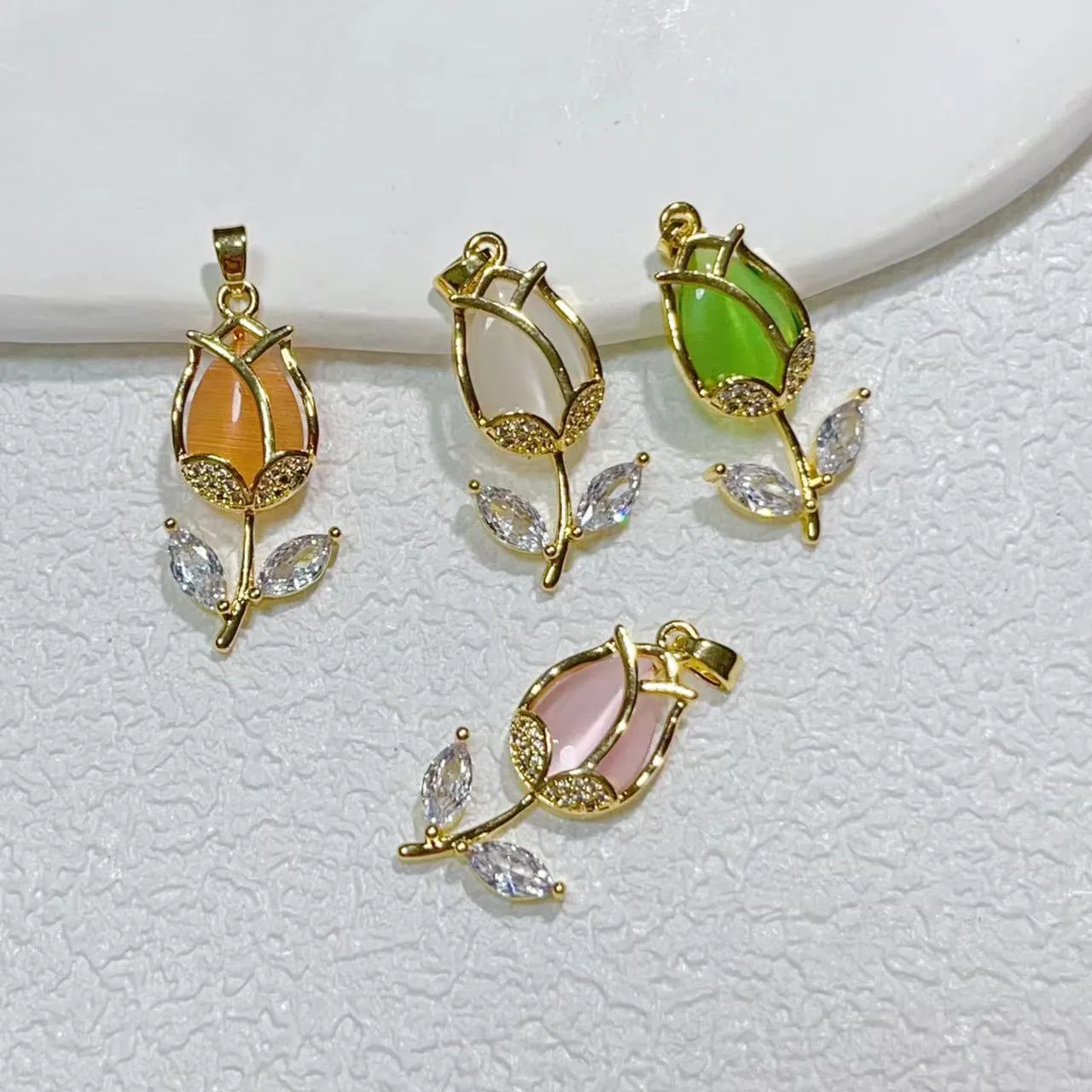 Tulip Flower Pendant Necklace Charm Gold Plated Copper With Colorful Cat Eye Stone And Zircon Inlaid For Women Elegant Jewelry Accessory