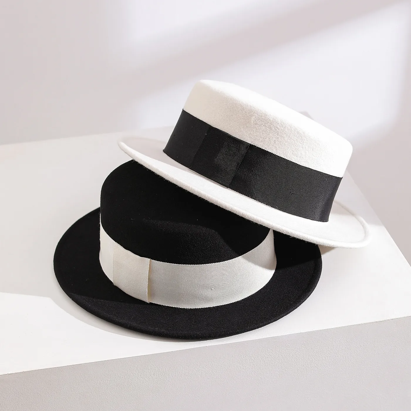 Women Elegant Australian Wool Boater Hat Flat Top Wide Brim Retro Fedora Hat With Grosgrain Ribbon Solid Color Fashion Accessory