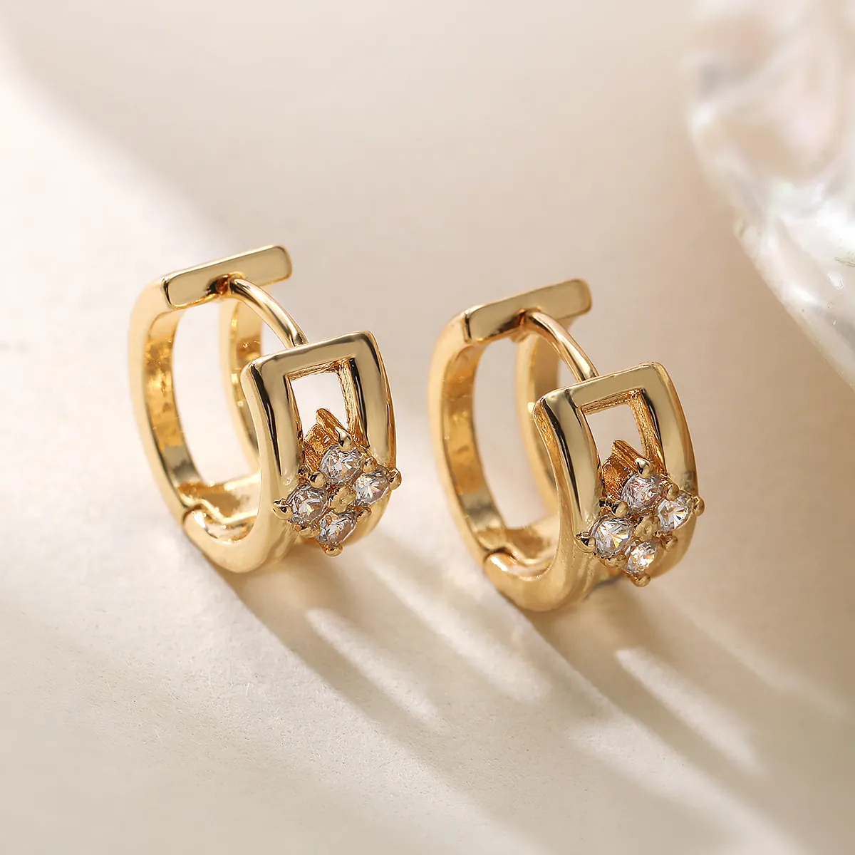 Clover Hoop Earrings Copper Gold Plated Hollow Geometric Zircon Mini Retro Elegant Versatile Jewelry For Women