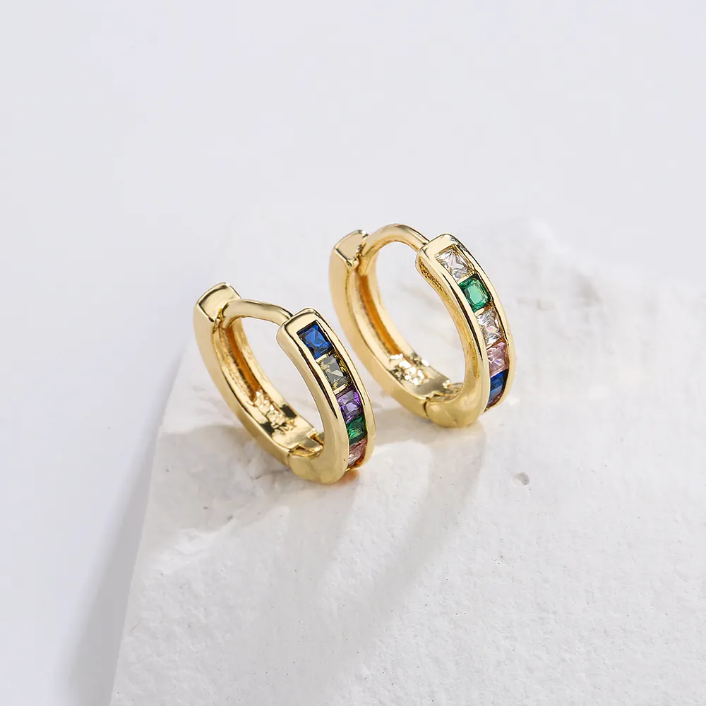 Boucles D'oreilles Créoles Luxueuses Plaquées Or Avec Zircon Baguette Coloré Et Tige En Argent Sterling 925
