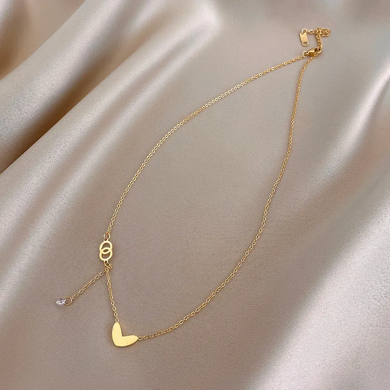 Collana con Pendente a Cuore in Acciaio al Titanio Minimalista per Donna Elegante Collana a Catena con Anelli Intrecciati e Strass