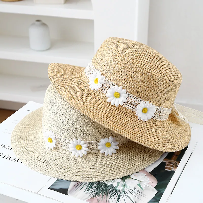 Women Straw Boater Hat With White Lace Band And Daisy Flower Sun Protection Summer Beach Resort Style