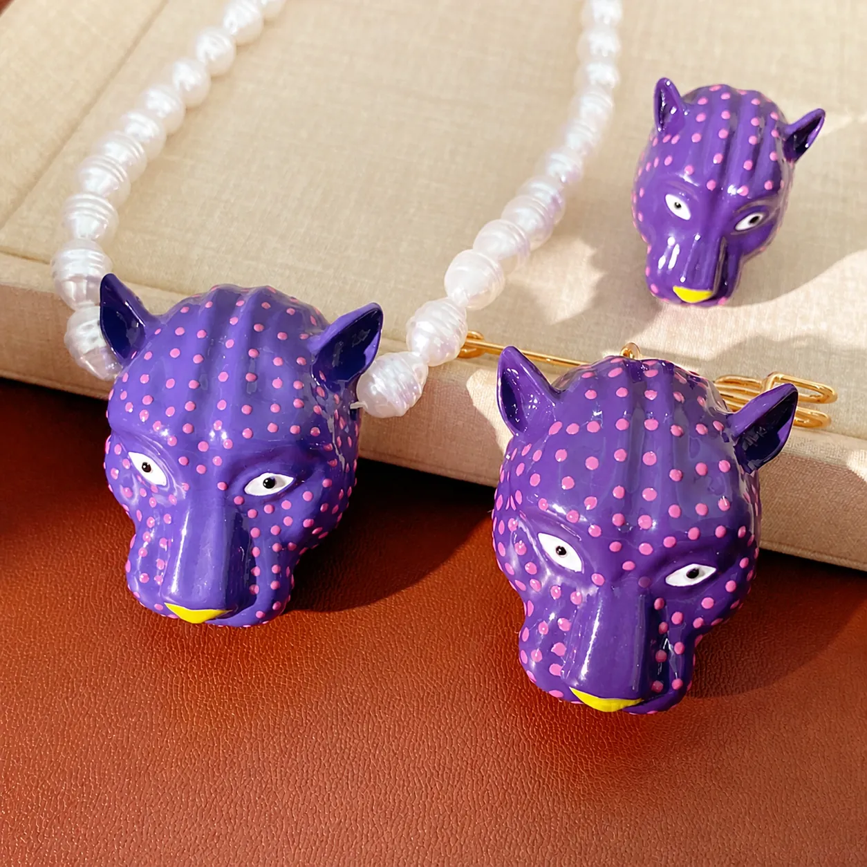 Collection de Bijoux Collier Bague Broche Tête de Léopard à Pois en Alliage et Perles Artificielles pour Femmes Accessoire Tendance