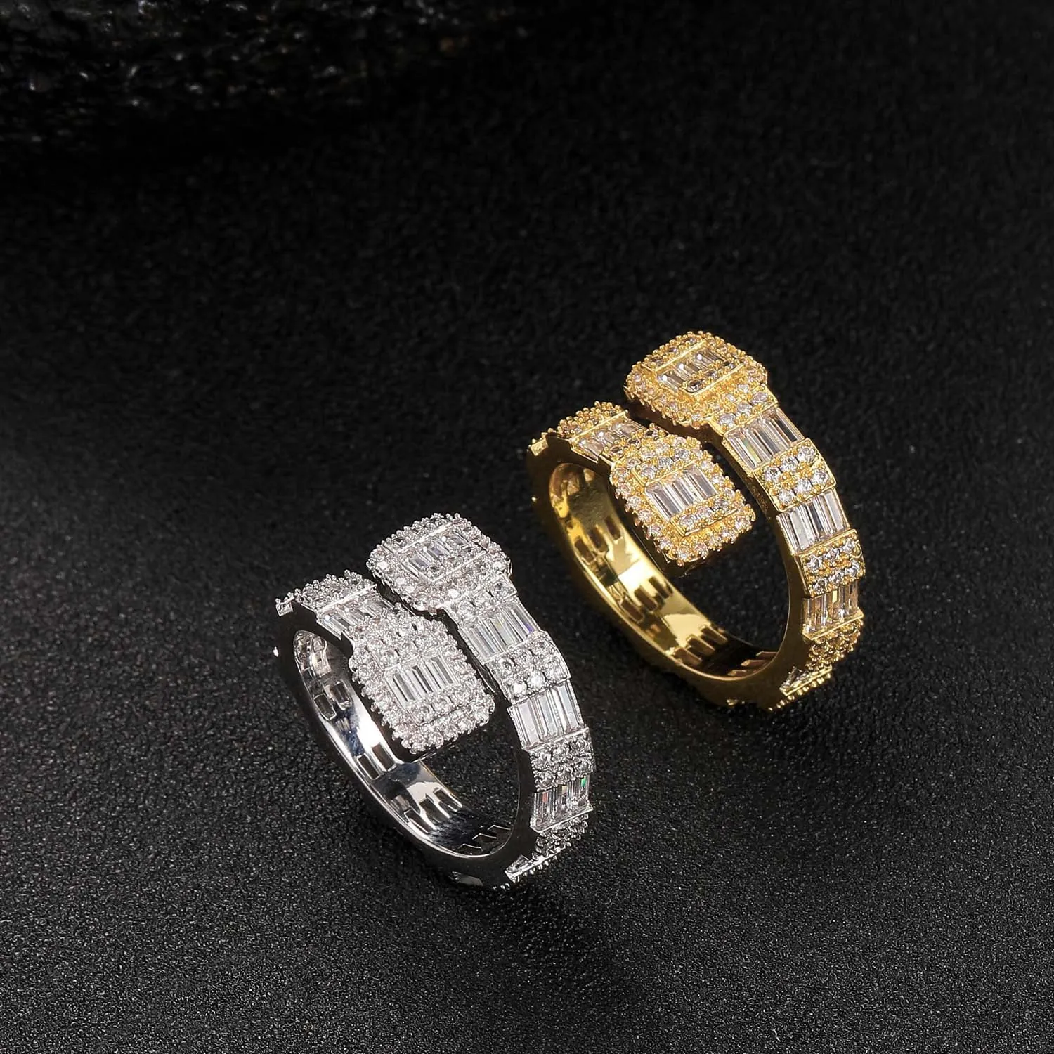 Anello Hip Hop con Zirconi Cubici a Baguette in Rame Placcato Oro 18K Anello Aperto Geometrico Gioielli di Moda