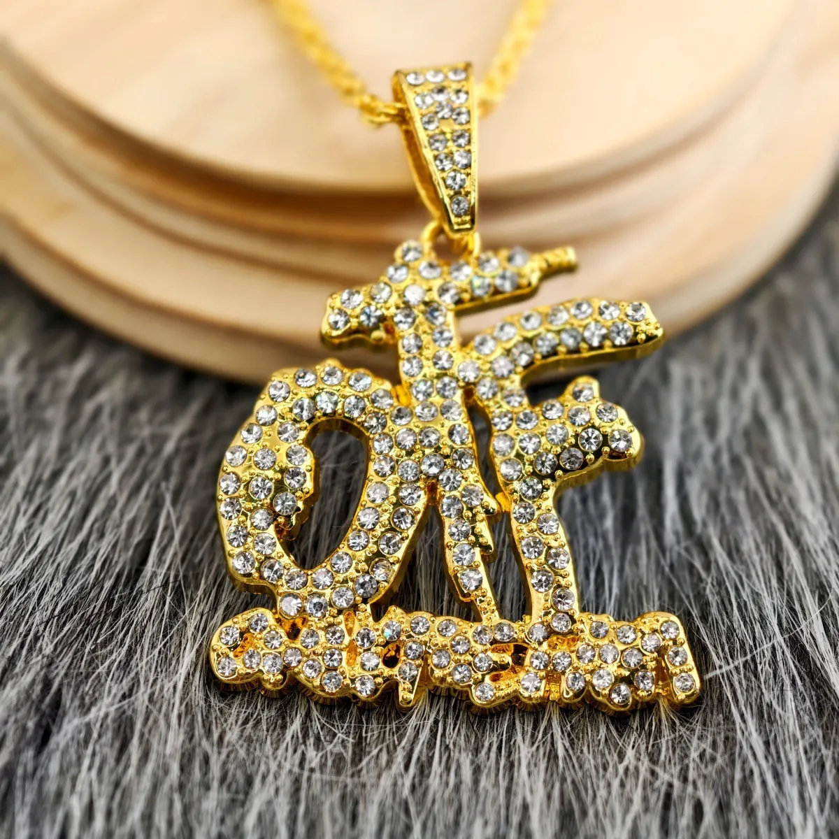 Collier Pendentif Hip Hop Alliage Strass Incrusté Casque Rugby Lettres OTF Chaîne De Corde Bijoux Streetwear Pour Hommes Femmes