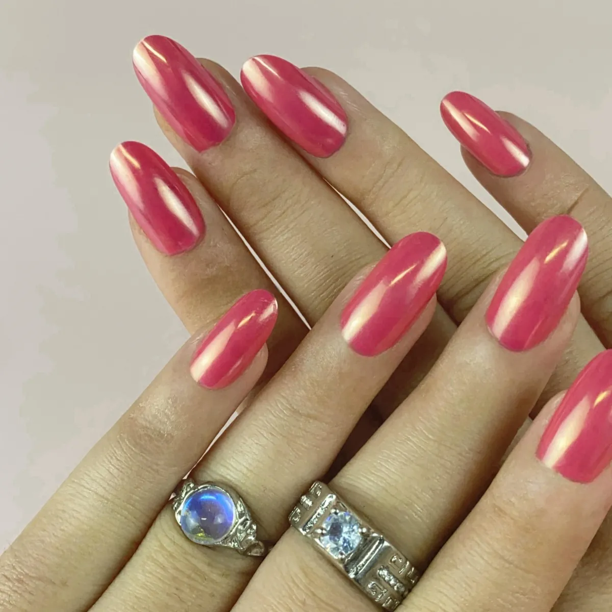 Press On Nails Short Oval Pink Aurora Artificial Pearl Gloss Metallic Texture Artificial False Fingernails For Women Daily Wear