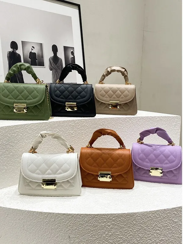Bolso De Hombro Acolchado De Cuero PU Para Mujer Con Cadena Dorada Asa Plisada Bolso Cuadrado Elegante