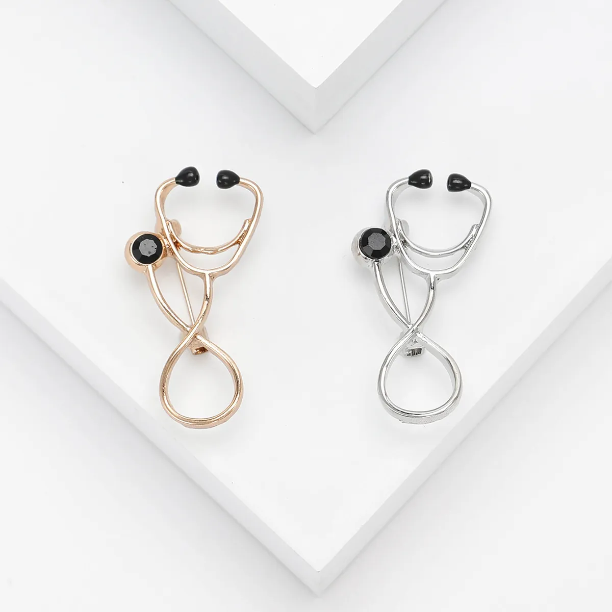 Stethoscope Brooch Alloy Enamel Black Rhinestone Creative Medical Professional Lapel Pin Doctors Nurses Novelty Jewelry Gift