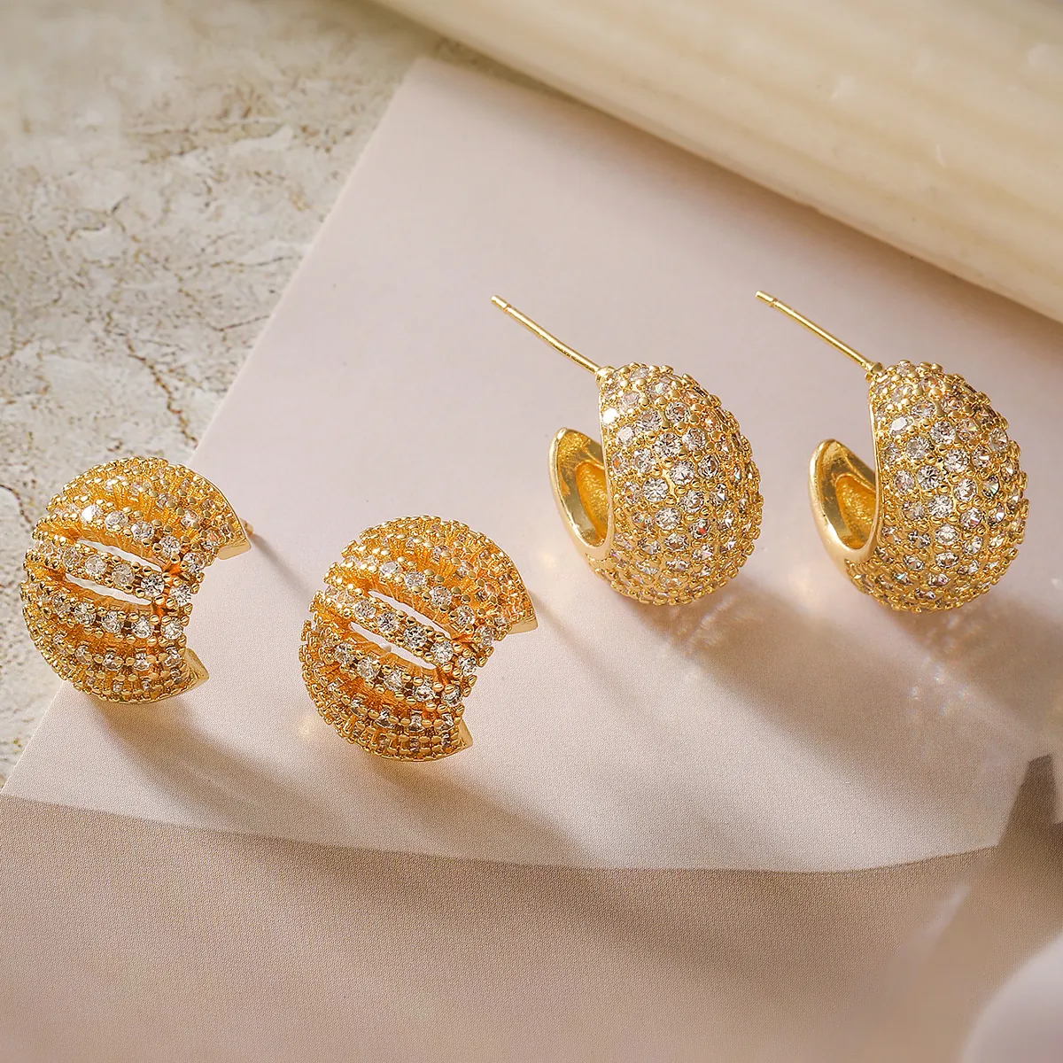 Orecchini A Cerchio A Forma Di C Rame Placcato Oro 18K Micro-Intarsiato Di Zircone Stile Europeo Per Donne