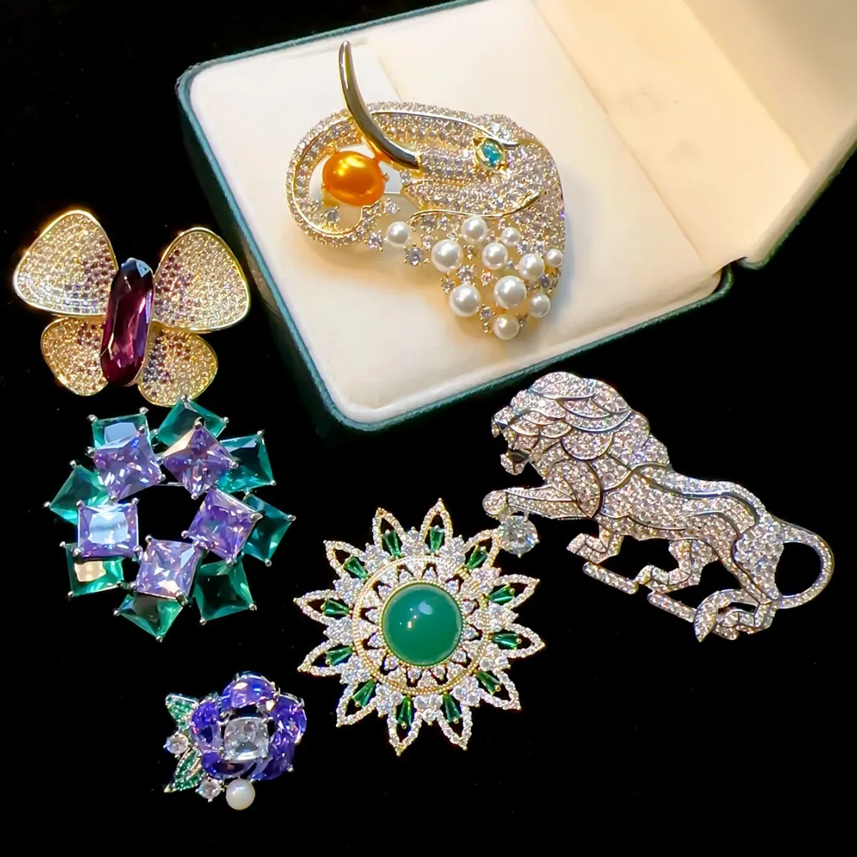 Elegant Brooch Pin Copper Zircon Rhinestone Artificial Pearl Flower Butterfly Animal Designs Women Fashion Jewelry Accessories