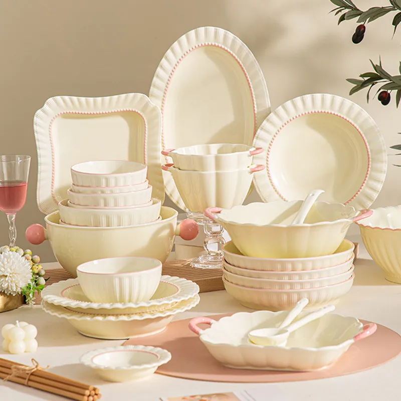 Französisches Retro Keramik Geschirr Geschwungener Rosa Rand Cremig Elegante Schüsseln Teller Suppentopf Löffel Essstäbchen