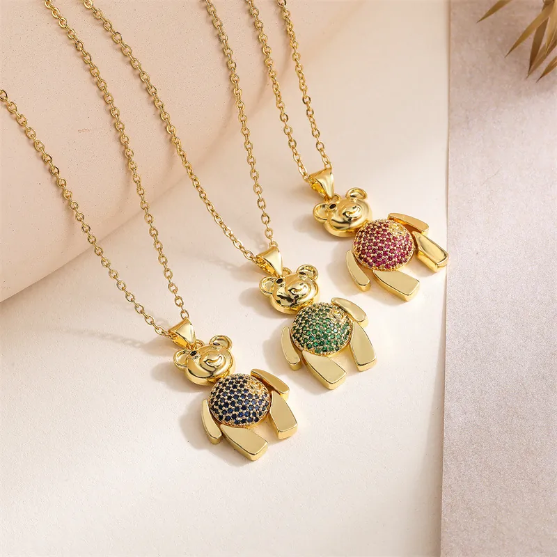 Collier Pendentif Ours Orné De Zircone Colorée Détail De Coeur Bijoux En Cuivre Accessoire De Mode Pour Femmes