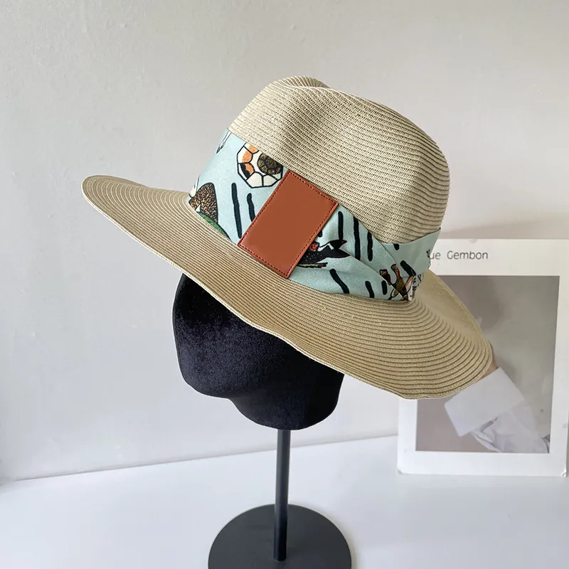 Chapeau De Soleil En Paille À Bord Large Pour Femme Fedora Pliable Avec Foulard En Satin Imprimé Et Patch En Cuir