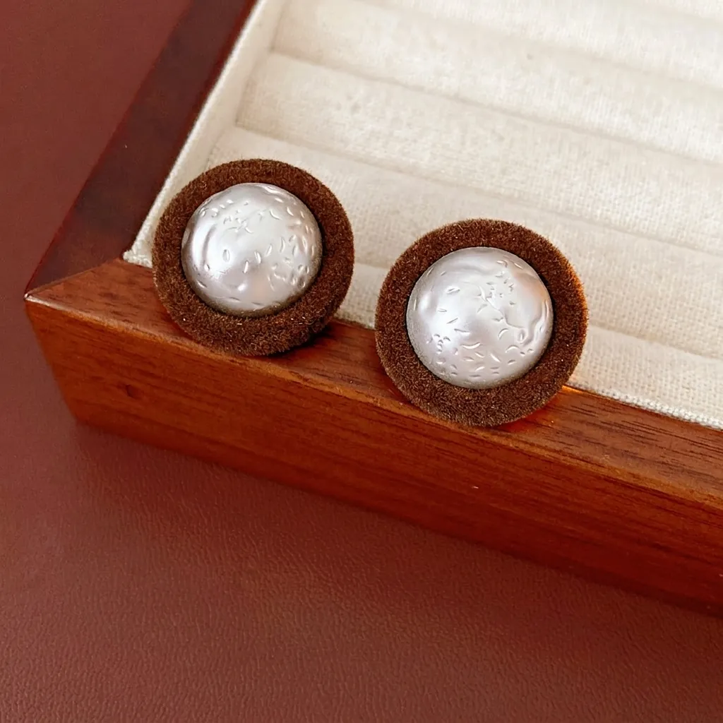 Orecchini A Lobo Rotondi Vintage Per Donna Con Velluto Marrone E Lega Martellata Silver Earring Post Gioielli Retro Fashion