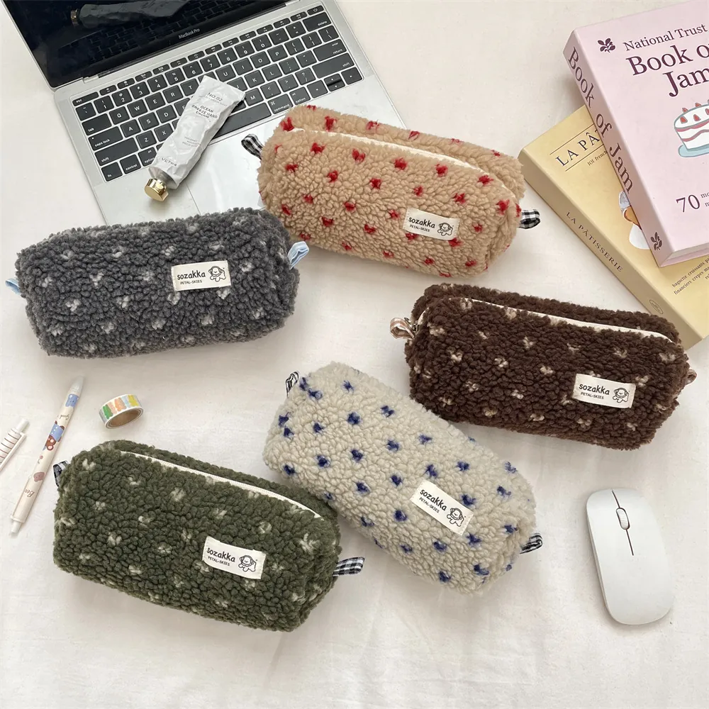 Trousse À Crayons En Peluche Sherpa Sac De Papeterie Grande Capacité Fermeture Éclair Cœur À Pois Mignon Doux Pour Étudiants