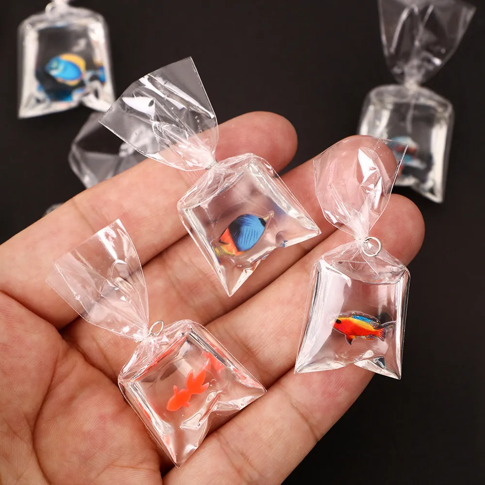 Porte-clés Simulation De Poisson Dans Un Sac D'eau Résine Miniature Poisson Rouge Accessoire Bijoux DIY Créatif