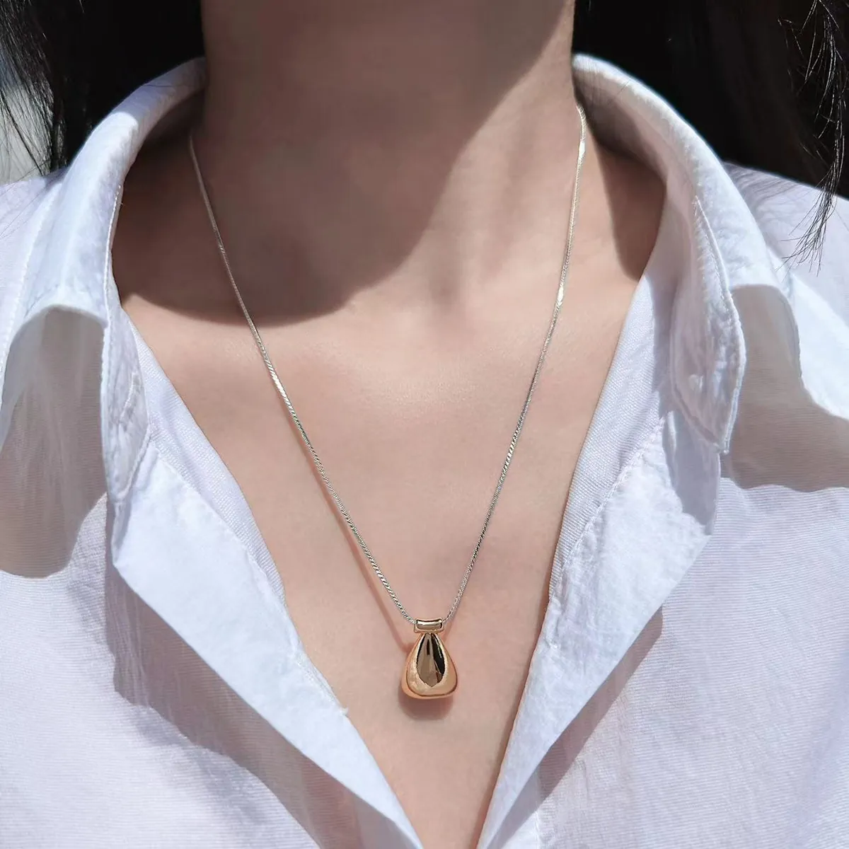 Retro Two Tone Water Drop Pendant Necklace Minimalist Polished Brass Jewelry For Women Gold Silver Mixed Color Snake Chain